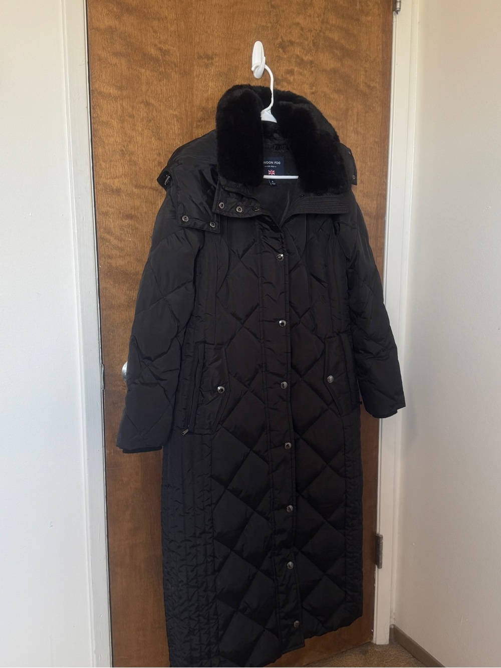 London Fog Black Quilted Women's Down Jacket with Faux Fur Collar Size S